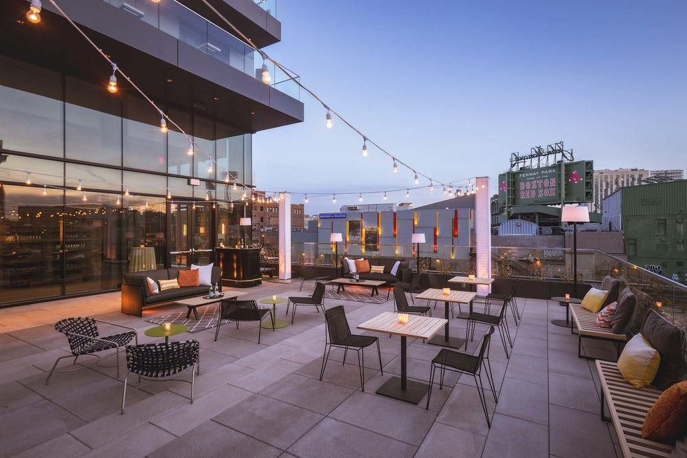 Hotel Commonwealth Boston Extérieur photo The rooftop lounge at the Hotel Commonwealth
