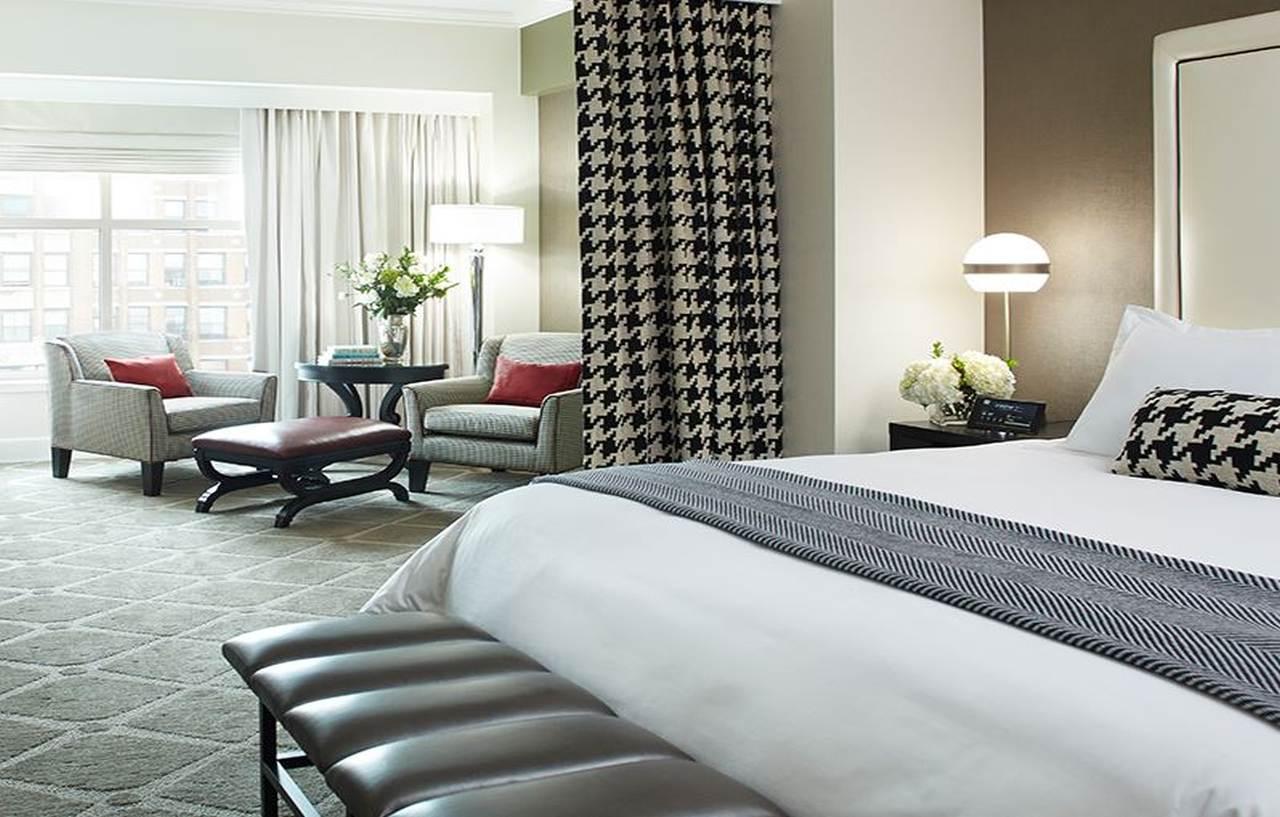 Hotel Commonwealth Boston Extérieur photo A guest room at the Four Seasons Hotel
