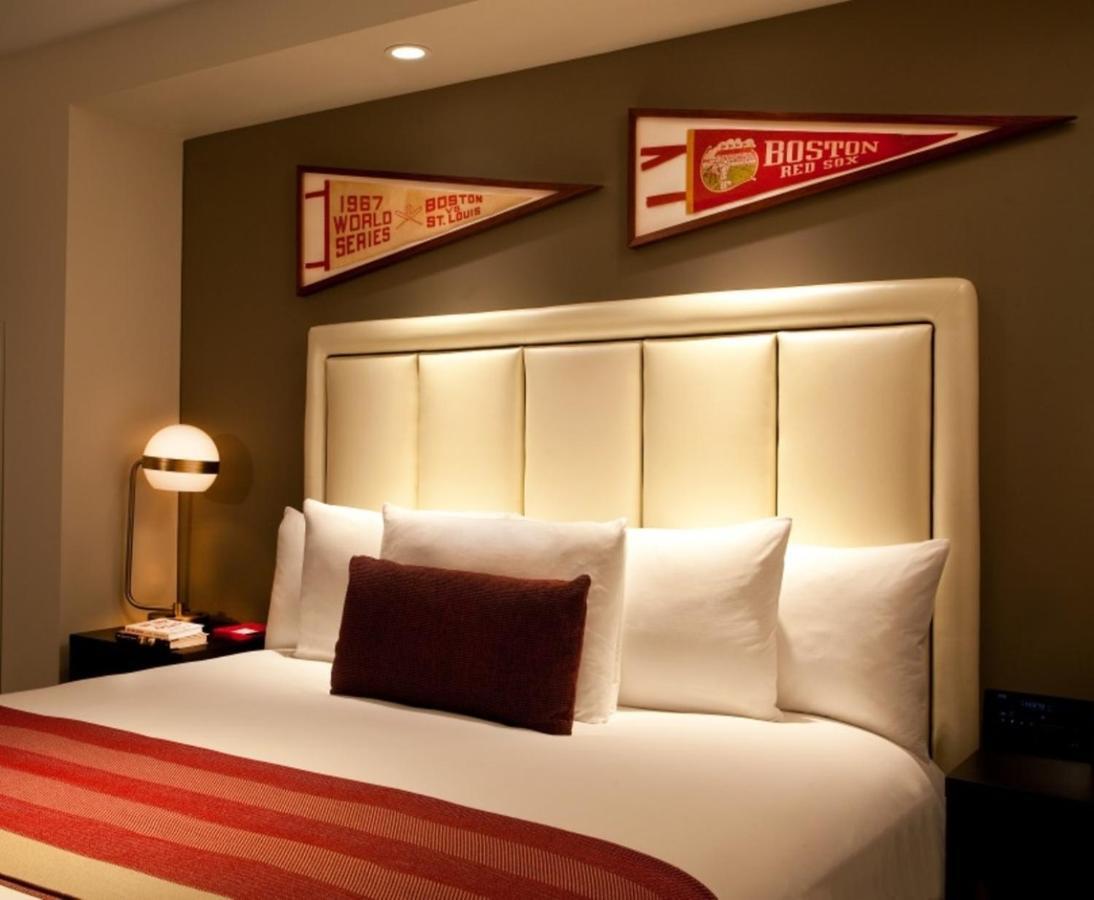 Hotel Commonwealth Boston Extérieur photo A guest room at the Hotel Commonwealth