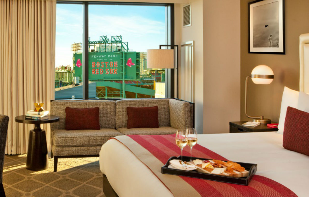 Hotel Commonwealth Boston Extérieur photo A guest room at the Wynn